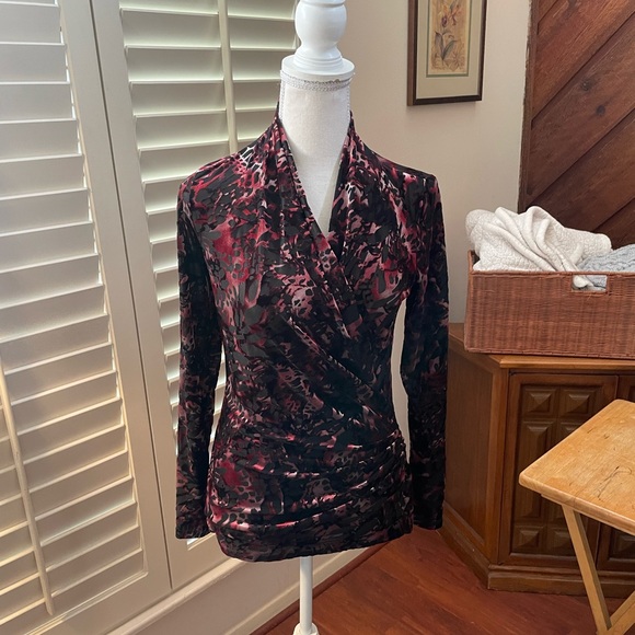 Karen Kane red black velvet burn out blouse size small faux wrap spandex sheer - Picture 3 of 16